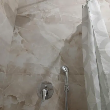 Joanna Hause Gasthof Gjilek